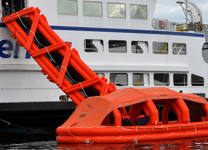 Hệ thống thoát hiểm hàng hải