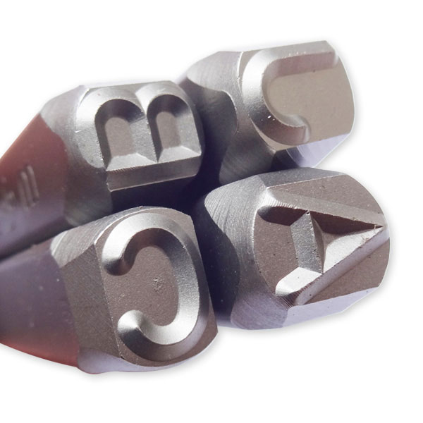 Bộ đóng chữ xuôi gồm 27 kí tự TOP YC 601 1